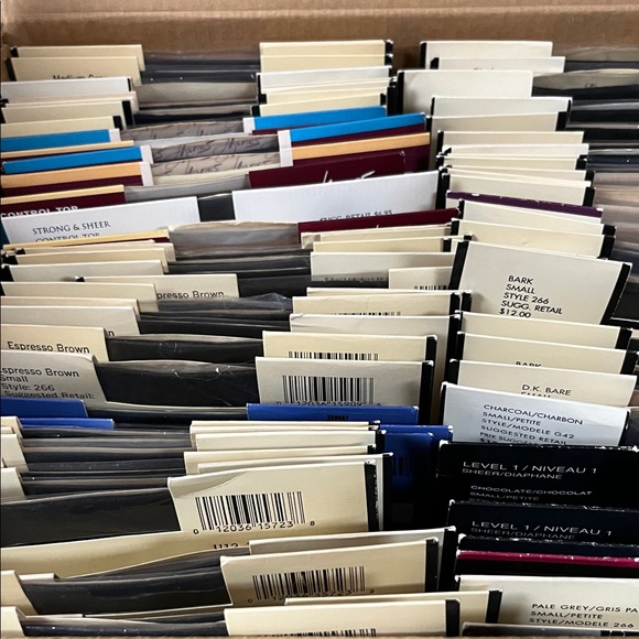 Donna Karan Hosiery (6 stockings for 15 dollars) - Picture 3 of 3